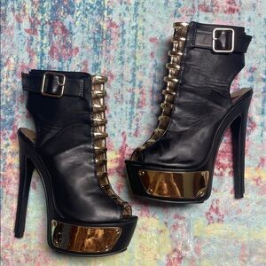 Elegant Black and Gold Peep-Toe Heels